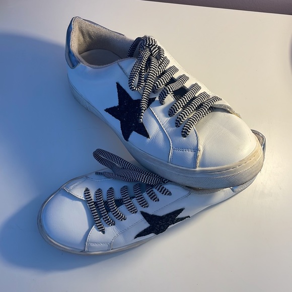 Steve Madden Star Sneaker; Size 8.5; Black and White - Picture 3 of 3